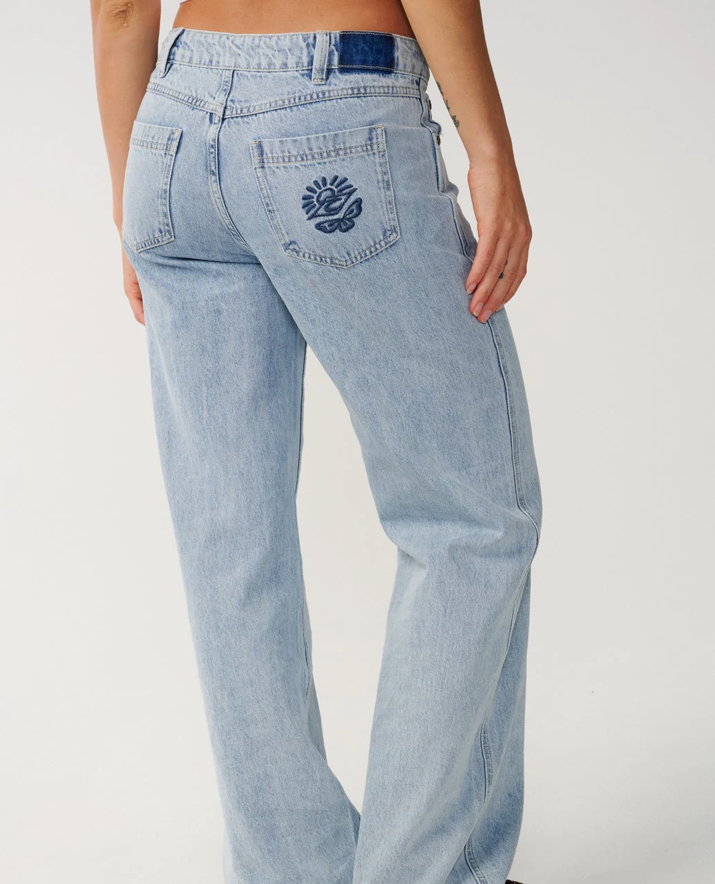 Aggie Relaxed Jeans - Image 7