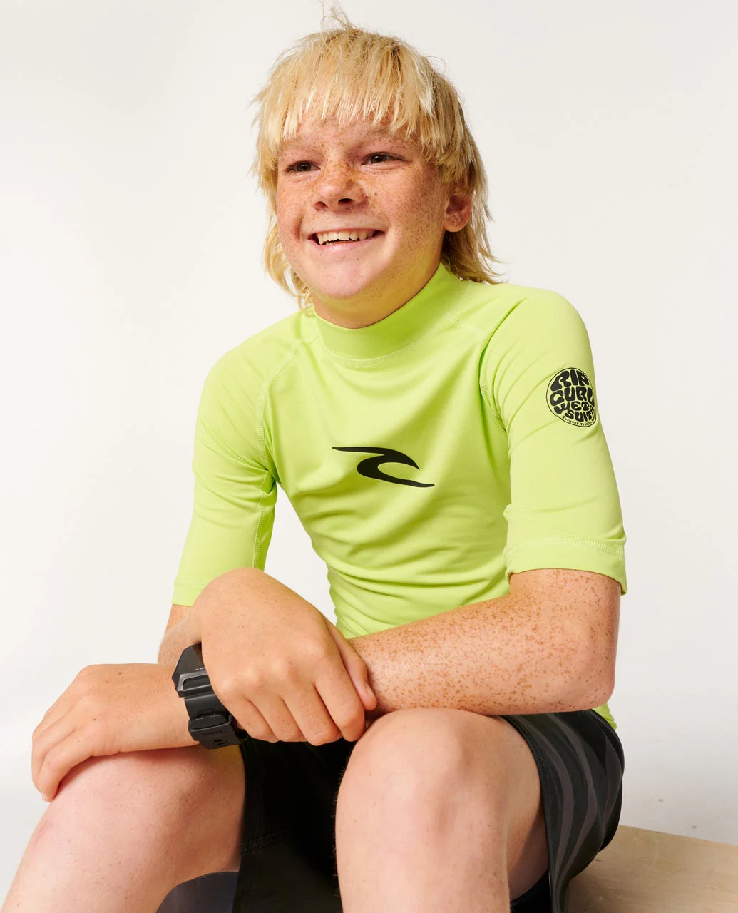 Waves UPF Short Sleeve Boy Rash vest - Image 6