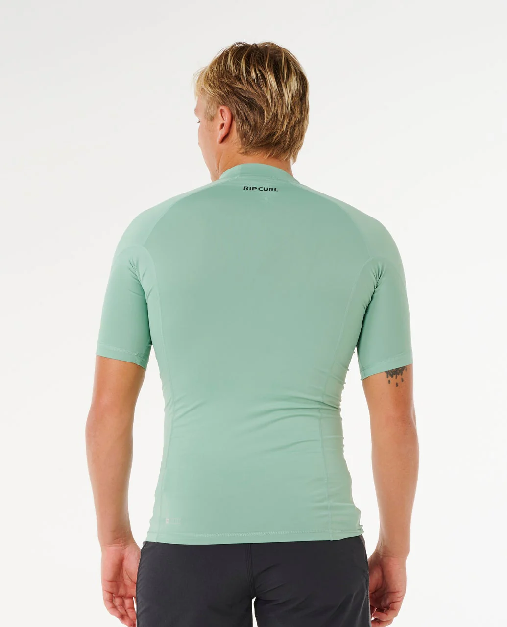 Waves UPF50 Performance Short Sleeve Rash Vest - Image 3